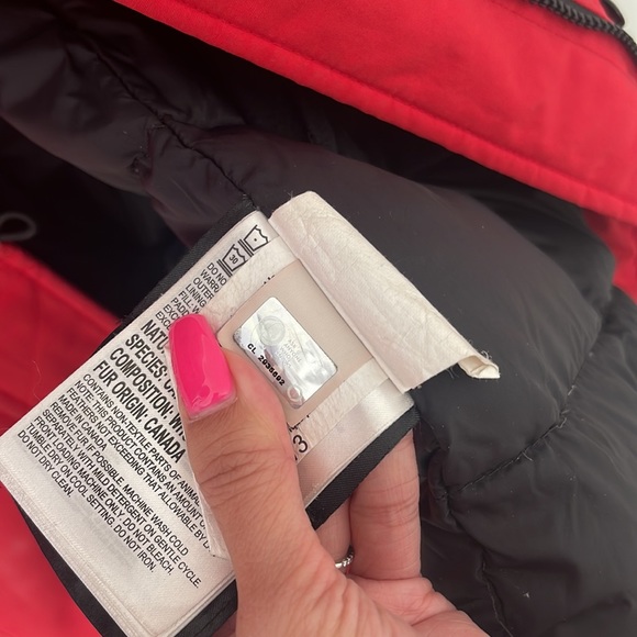 ❌SOLD❌Canada Goose Youth Parka - Picture 3 of 7